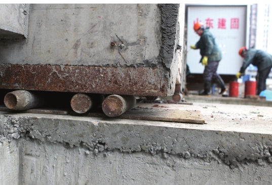 15個千斤頂將湘江賓館移動了35.56米.png