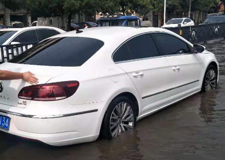 車(chē)輛在水中拋錨后能用機(jī)械千斤頂頂車(chē)嗎