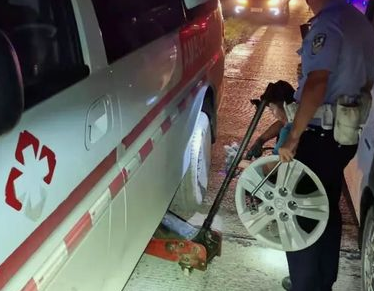 救護車爆胎后該用哪種汽車千斤頂頂升